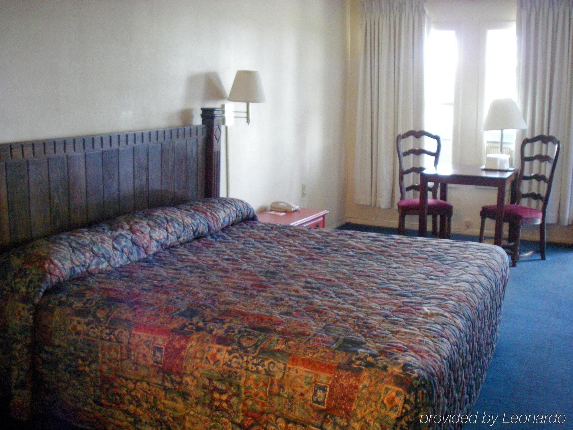 Swiss Chalet Inn Ruidoso Quarto foto